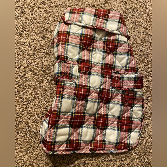 NWOT (never used) Medium size Dog winter plaid design puffy style jacket/vest - Picture 3 of 11